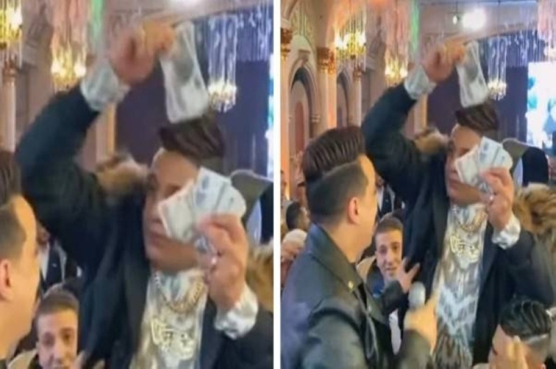 مصر..  شاهد حمو بيكا ينثر الأموال على مطرب شهير في حفل زفاف (فيديو)