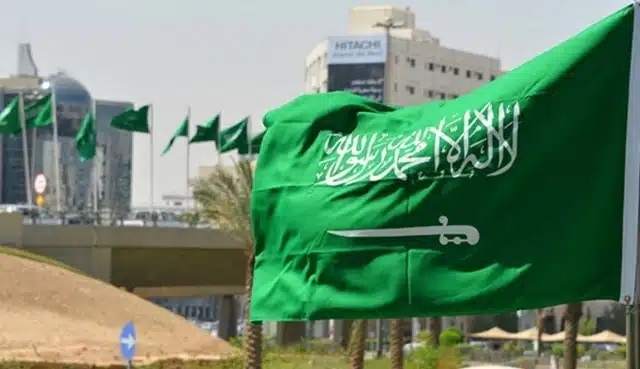 السعودية.. أمر ملكي بتجديد إقامة الاجانب مجانا في المملكة لهذه الجنسيات فقط .. هل جنسيتك من بينها ؟