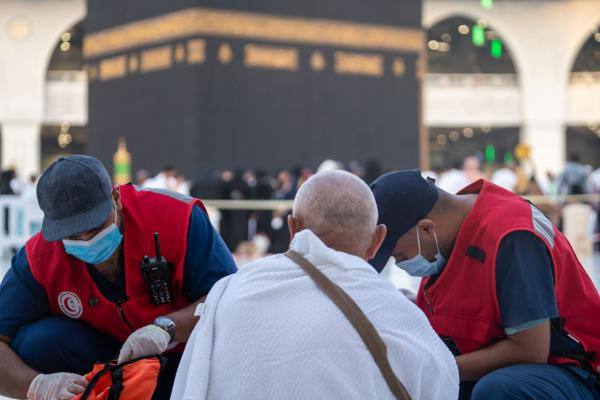 توقف قلبه فجأة.. الهلال الأحمر ينقذ حياة معتمر أوزبكي في الحرم المكي (التفاصيل)