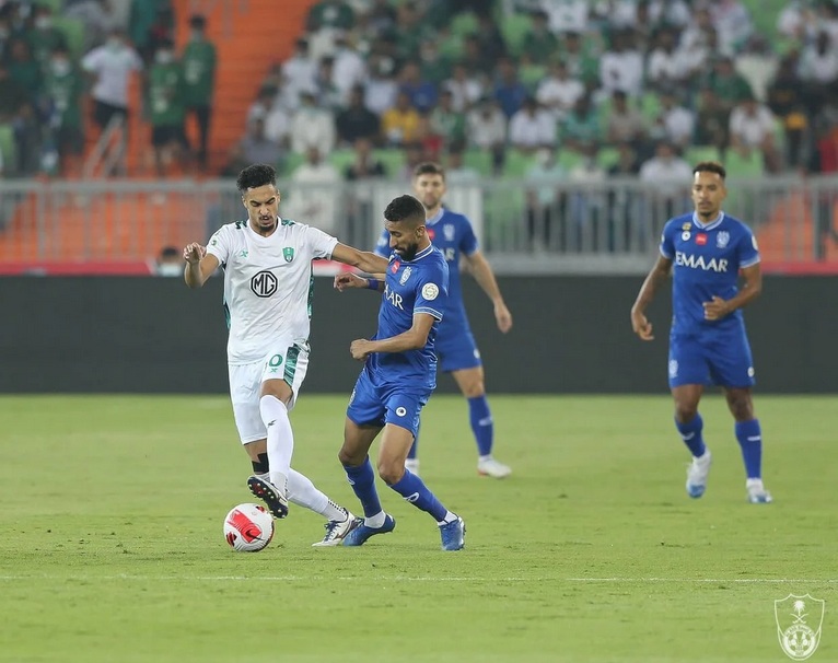 الهلال يخطف ثنائي الأهلي والشباب.. حسمها بن نافل