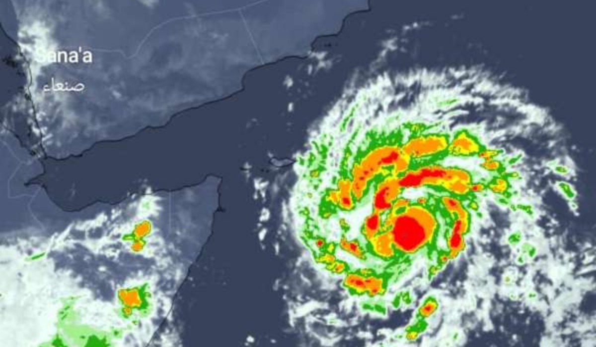 الأرصاد تحذر من إعصار كبير في سلطنة عمان خلال ساعات وتعليق الدراسة في هذه المناطق؟!