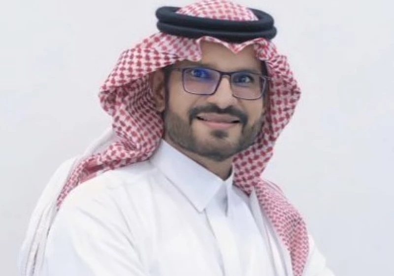 طبيب سعودي يصدم جميع الرجال ويبث الأمل فيهم ويصرح دواء الصلع متوفر ويعيد الشعر الى الرأس!