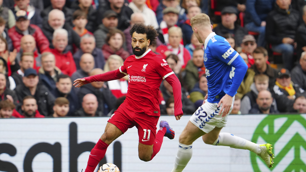 لن تصدق لماذا امتنع محمد صلاح عن الاحتفال بعد تسجيله هدفين في مرمى إيفرتون؟