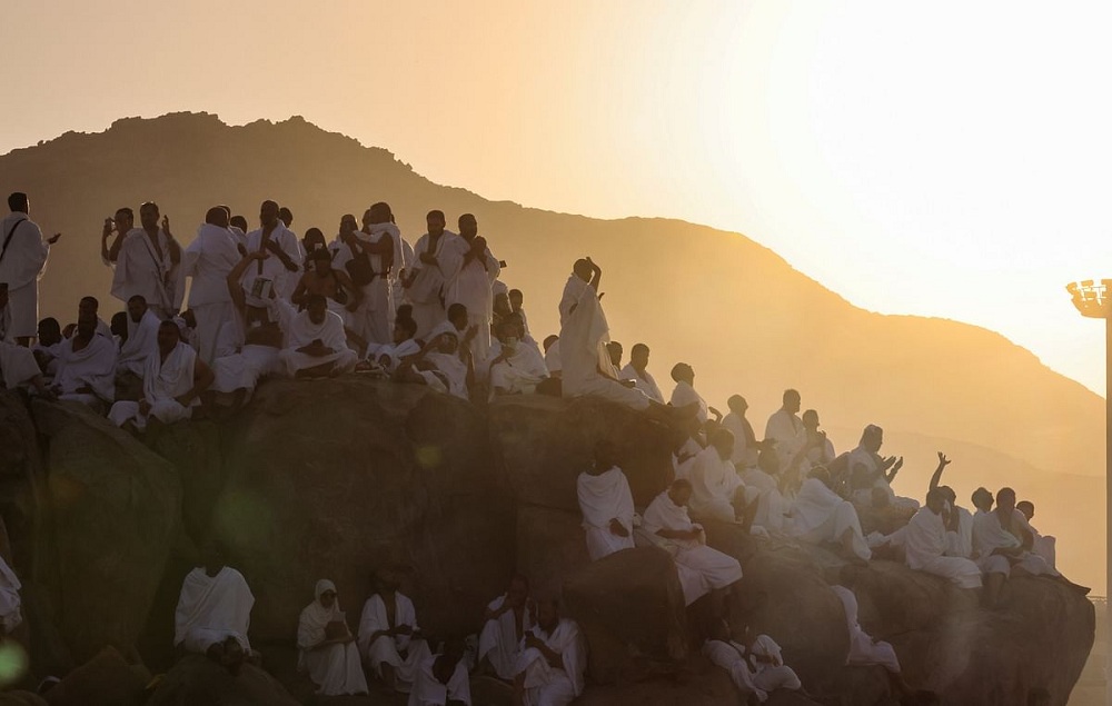  السعودية.. حجاج بيت الله الحرام يتوافدون إلى عرفات لأداء ركن الحج الأعظم.. بث مباشر