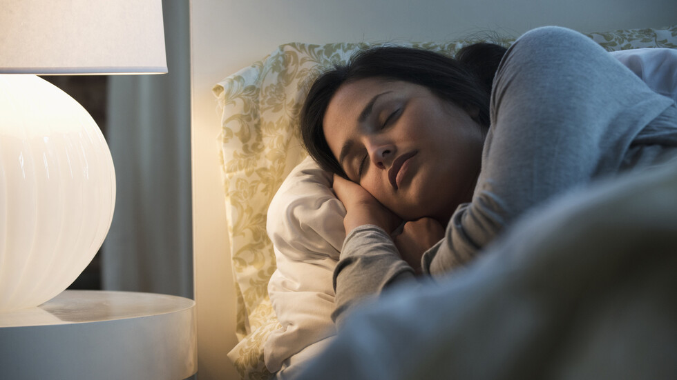 خبير عالمي .. النوم بهذه الطريقة يمنحك نوم مريح و 4 فوائد مذهلة؟