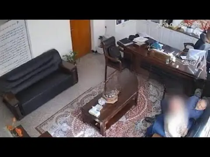تم القبض على عميد كلية أثناء ممارسة الرذيـ.ـلة مع إحدى الطالبات في الحرم الجامعي (صور)