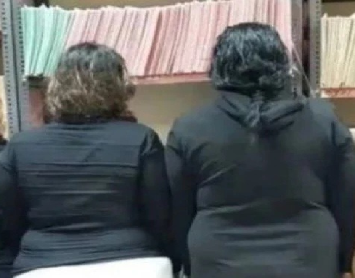 تم القبض على 3 شباب وسيدتين بتهمة ممارسة الرذيلة داخل ناد بشكل جماعي (صور)