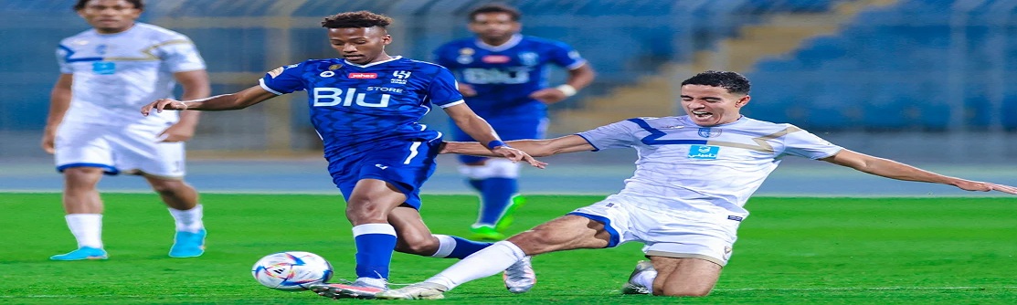 بالأسماء تعرف على الطاقم التحكيمي  لمباراة الهلال والتعاون