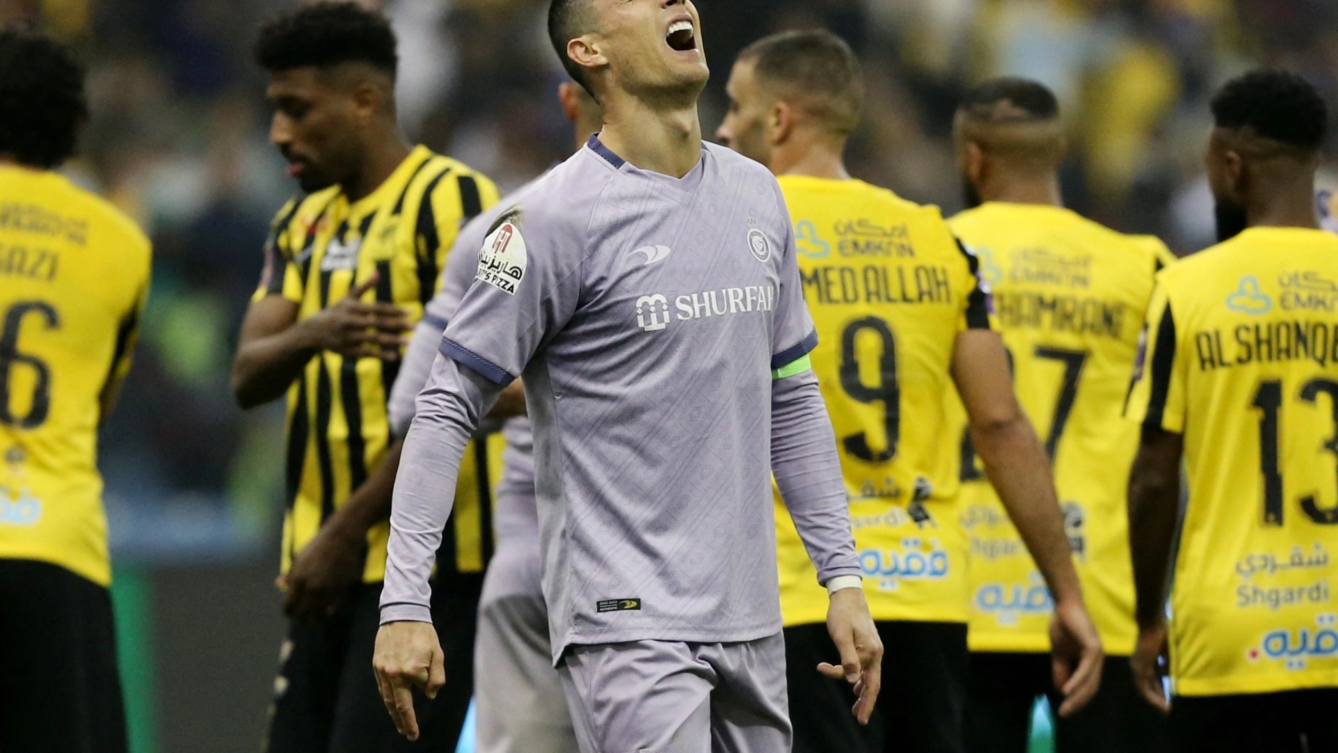 شاهد.. الاتحاد يهزم النصر بقيادة رونالدو والفيحاء يطيح بالهلال من نصف نهائي كأس السوبر السعودية (فيديو)